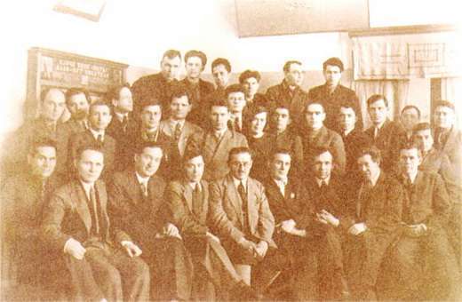 Хасан Туфан с известными татарскими писателями
